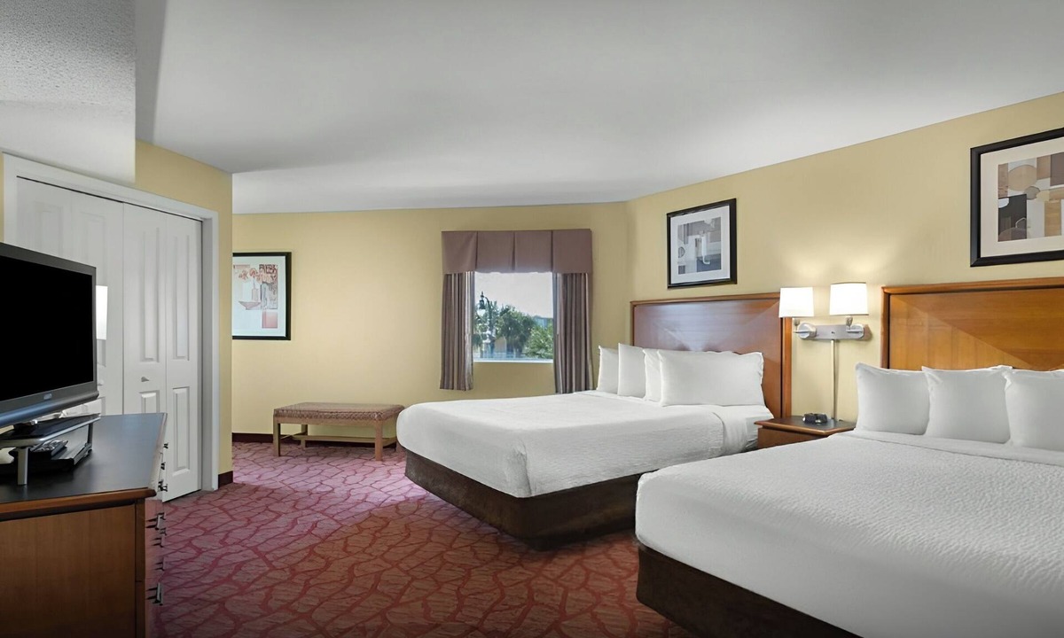 Downtown Myrtle Beach Hotel | Relaxing Oceanview Pool Stay | 0.6 mi to SkyWheel & Boardwalk