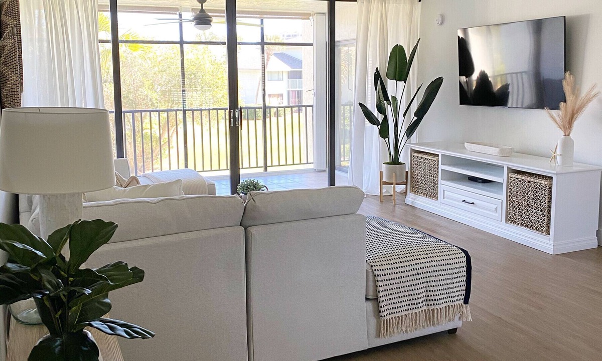 Fort Pierce Condo | ✨Remodeled Beach Condo 2/2. just a few steps away from the beach 🏖