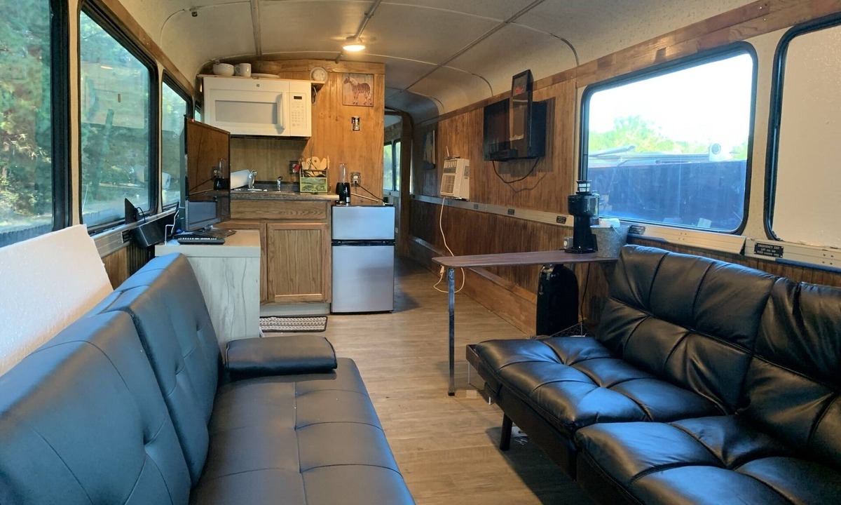Ridgeland House | Renovated coach bus overlooking equestrian and plantation properties.