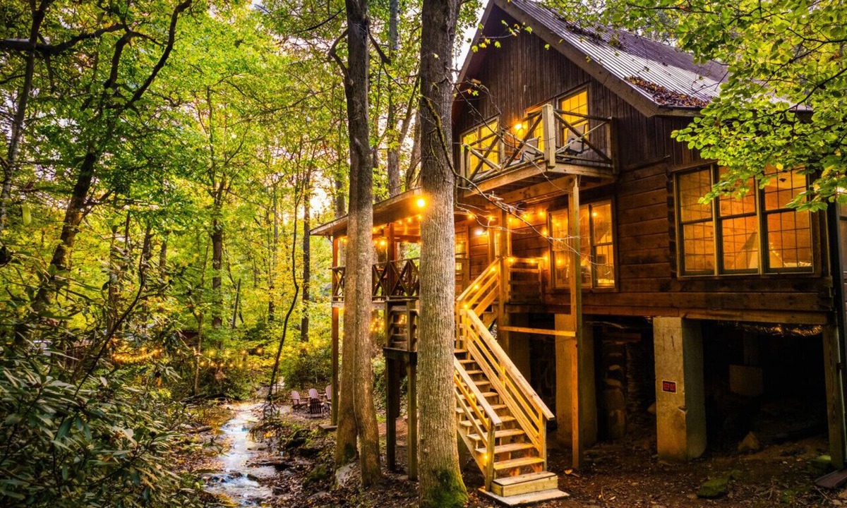 Bryson City Apartment | Renovated Log Cabin on Creek | Hot Tub | Fire Pit | Smokies