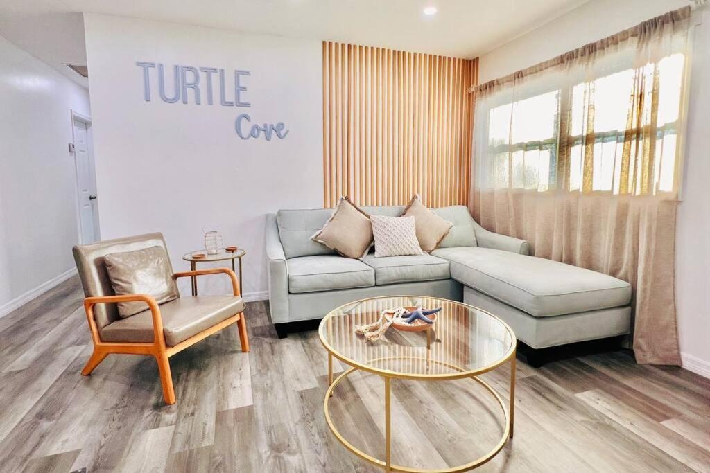 North Andrews Gardens Villa | Renovated & Modern, Near Beach & Casino, BBQ