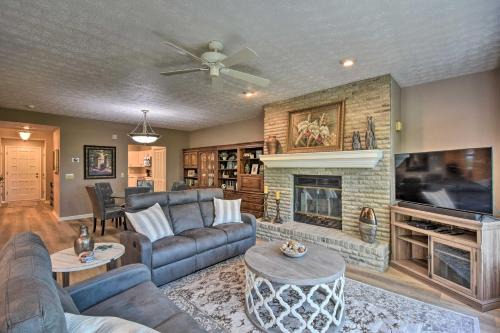 Salem House | Resort-Style Condo w/Balcony on Lake Keowee