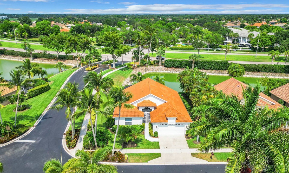 Falcons Glen House | Resort Style Oasis 3-bedroom House in Naples for a relaxing getaway