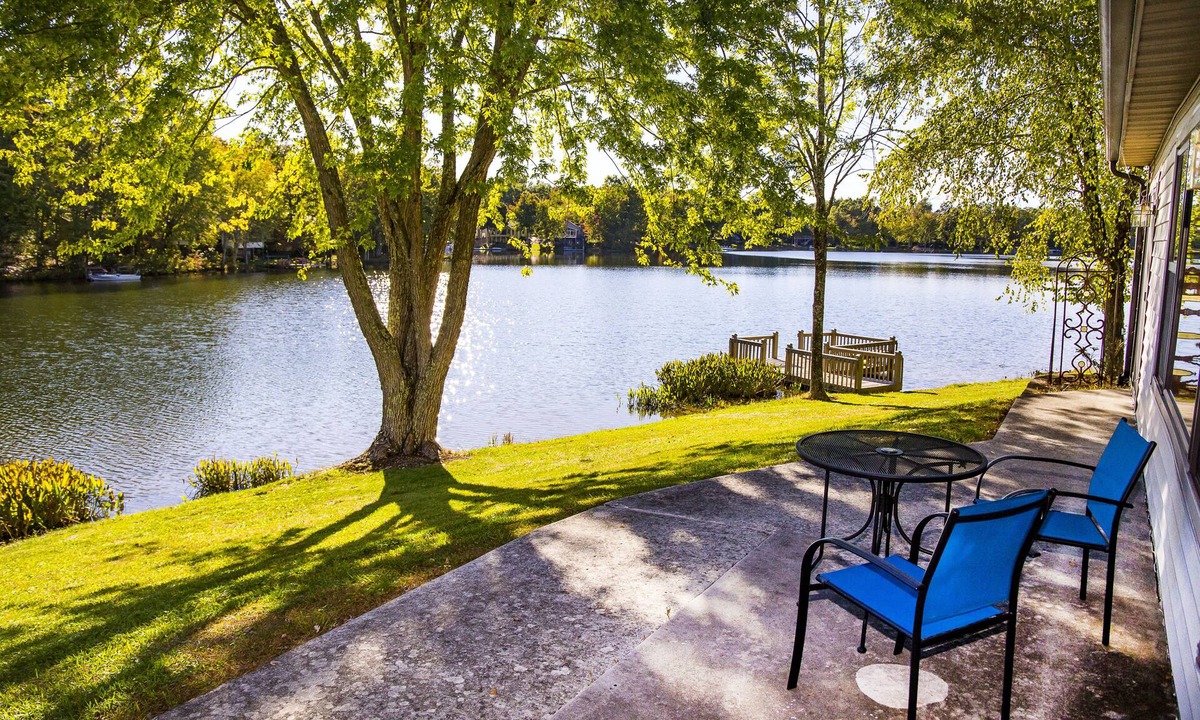 Fairfield Glade Condo | 🌄Resort Vacations at Fairfield Glade TN Remodeled 2 bdr Lake Front Condo, space for extra guests!