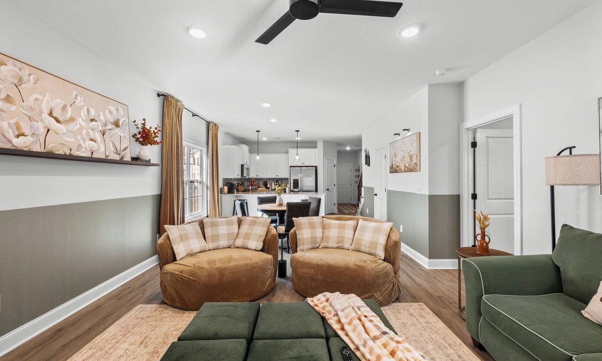 Greenville House | Retreat @ The Hollow Luxury 3BR 3BA Garage Patio & Backyard ECU
