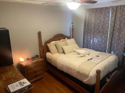Sanford House | Retro Ranchhouse - Private Room 2 - private room in shared home space