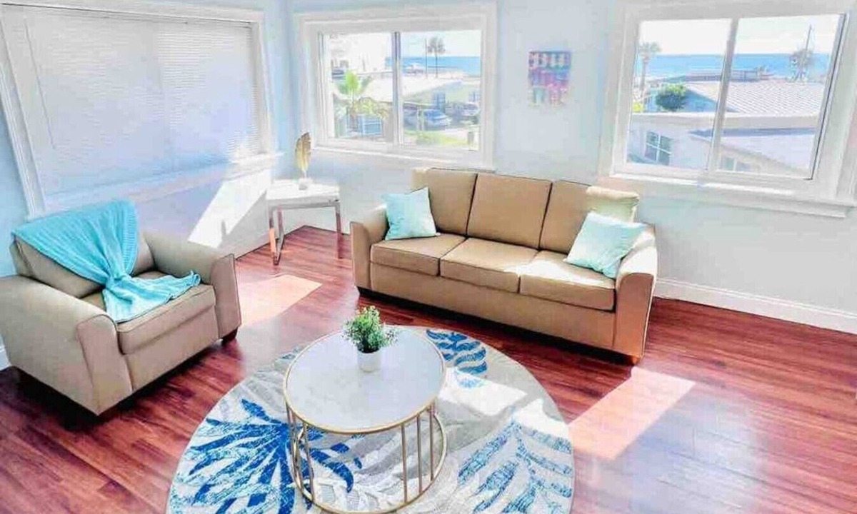 O'byrne Condo | Rise and Shine to ocean views, beach access