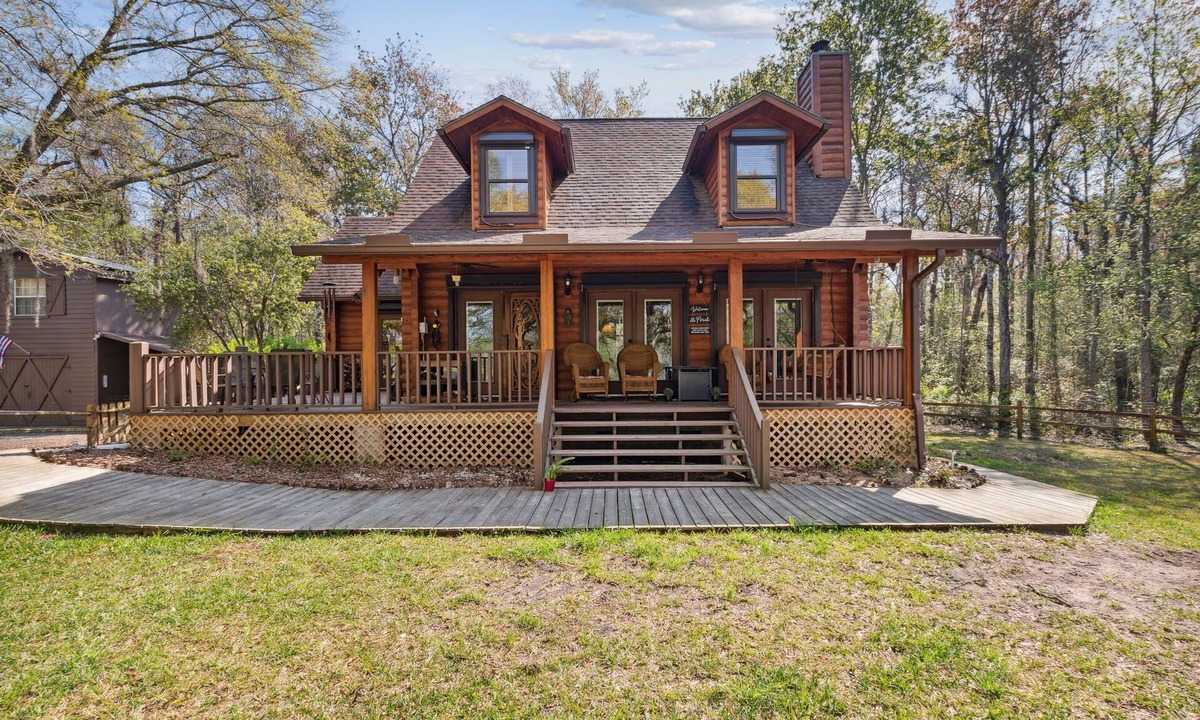 Camden County Cabin | Riverbank Cabin-Saint Mary’s, Kingsland, and Amelia Island with pool and firepit