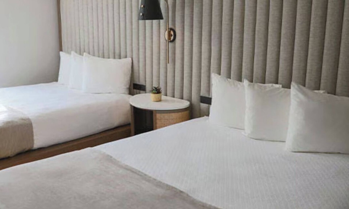 Beverly Heights Hotel | Riverside Hotel | 2 Queen Beds | Walkable Shops, Water Taxi, Heated Pool