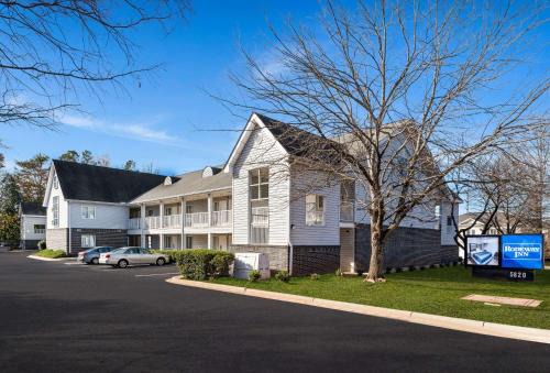 East Forest Hotel | Rodeway Inn Charlotte Independence Blvd