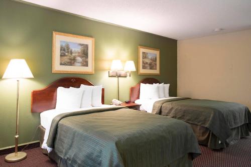 St. Andrews Hotel | Rodeway Inn Harbison Area
