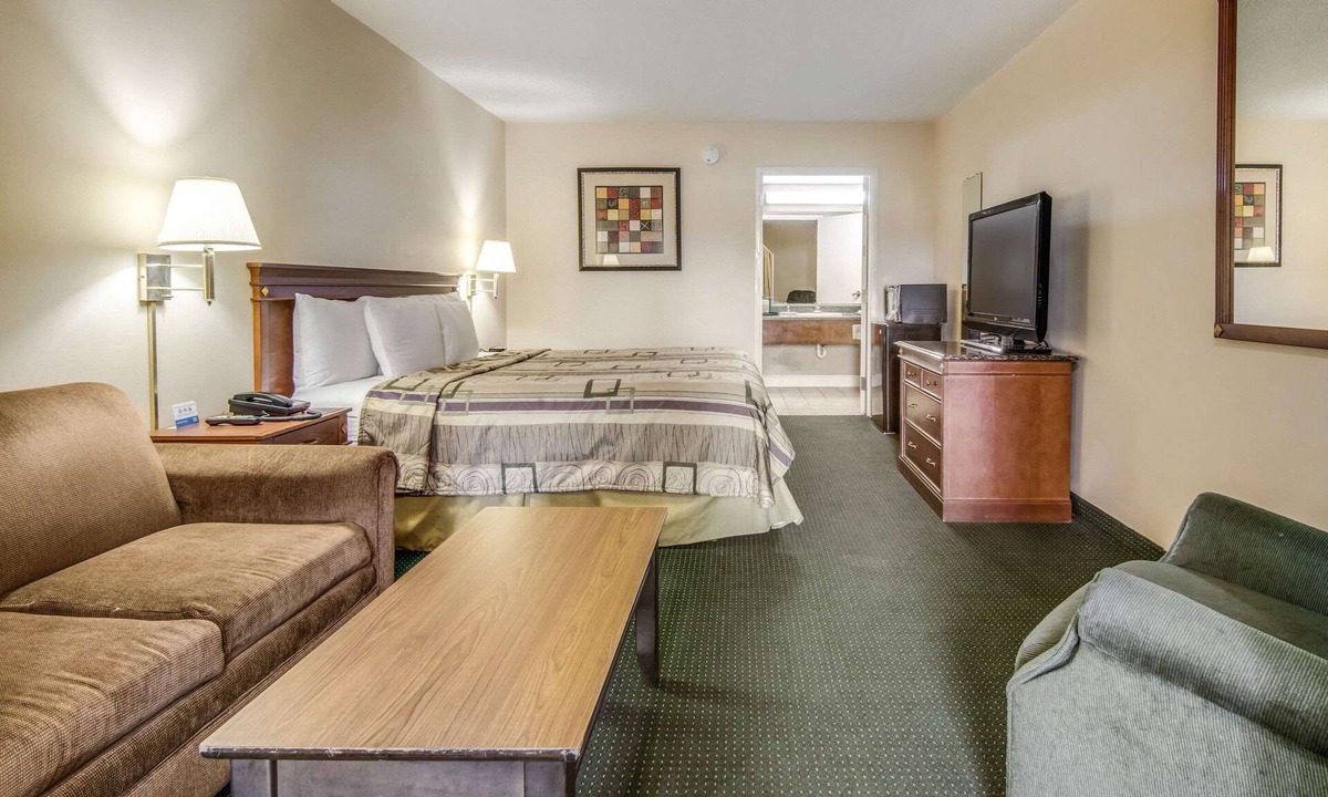 East Dublin Hotel | Rodeway Inn & Suites Dublin