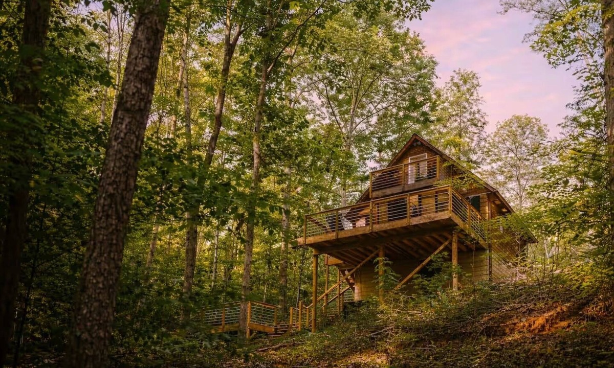 Martin Cabin | Romantic Cabin: Hot Tub, Fire Pit, Indoor & Outdoor Living, EV Charger