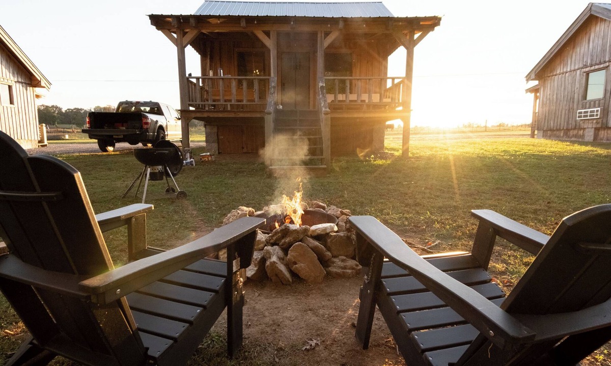 Smithville Cabin | Romantic Creekside Cabin, Fire Pit + Stargazing