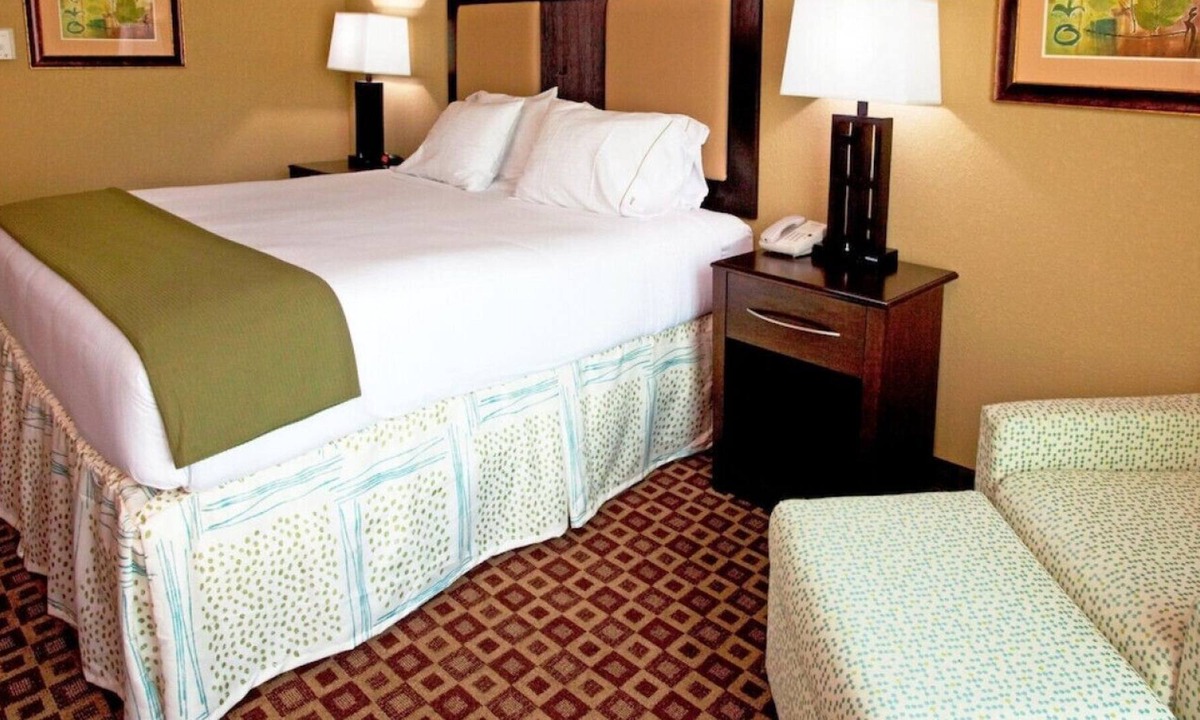 Jacksonville House | Romantic Suite for Your Next Sweet Vacation!