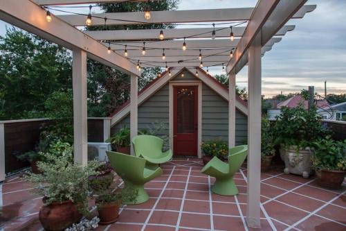 Thomas Square House | Roof Terrace Oasis