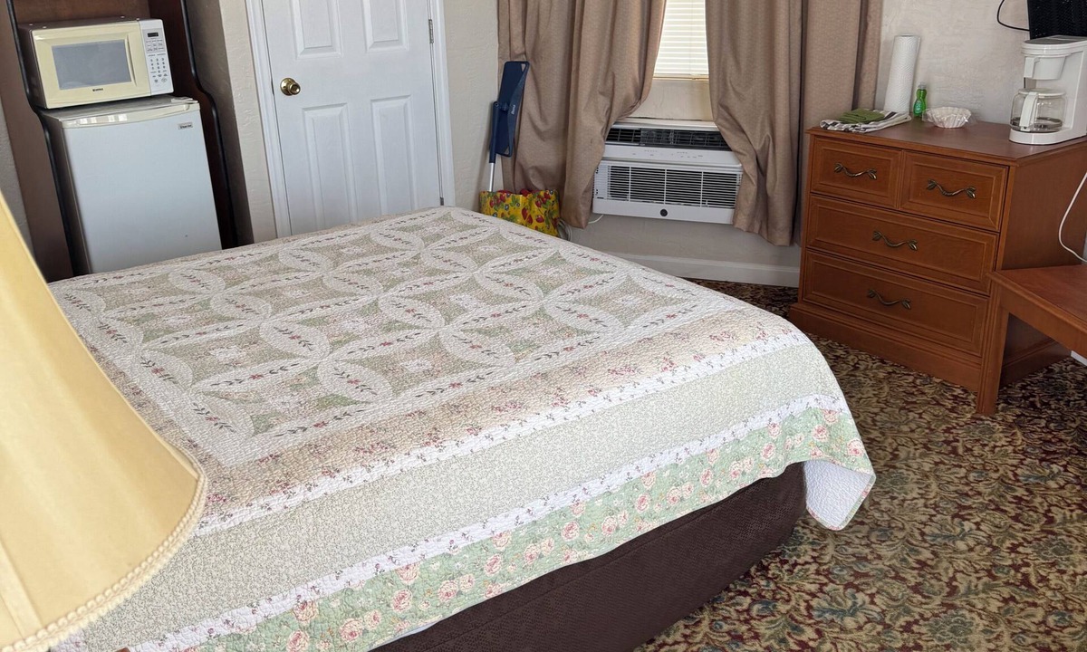 South Peninsula Historic District Hotel | Room 10-Traditional Motel Room w/Oceanview