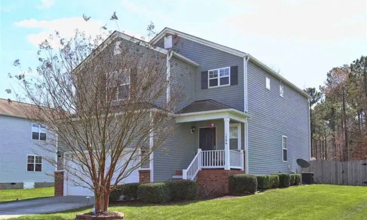 Creedmoor House | ROOMS Furnished 2 Queen RoomsSpacious CreedmoorHome Deck,Backyard Community Pool