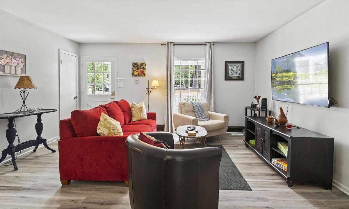 Knightdale House | Rose Garden Peaceful 3BR Near Raleigh