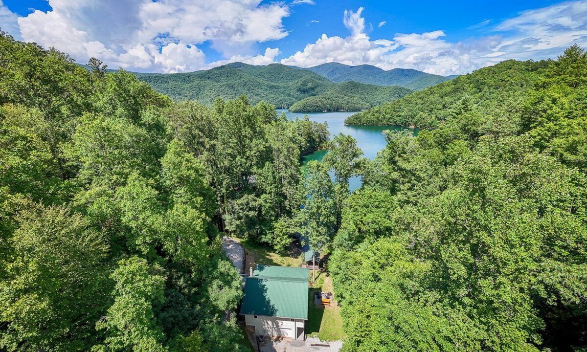 Robbinsville House | Rosie's Cabin on Fontana Lake Lake Front Home with Private Dock