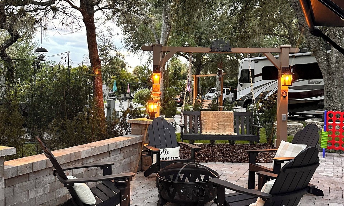 River Ranch House | RV in River Ranch, fully equipped, WiFi, Fire pit, outdoor games