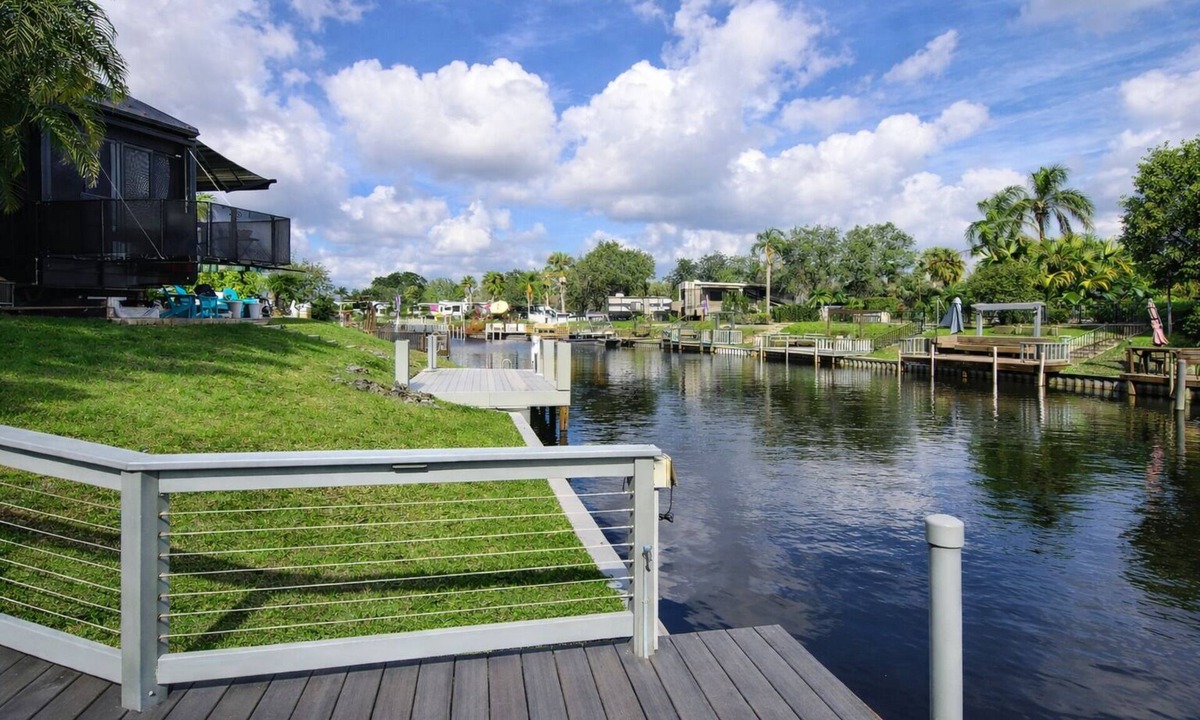 River Ranch House | RV Lot w/ Private Dock Near Westgate River Ranch