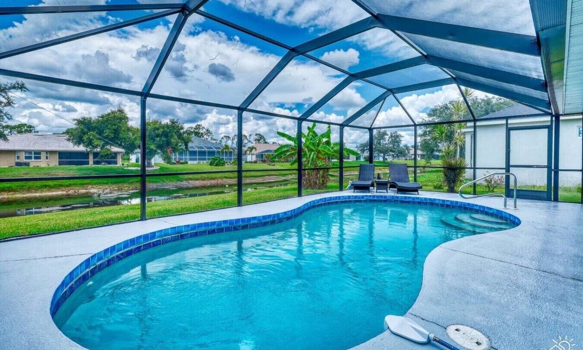Long Meadow House | SALT Pool, Golf, Master Suite, Near Sandy Beaches