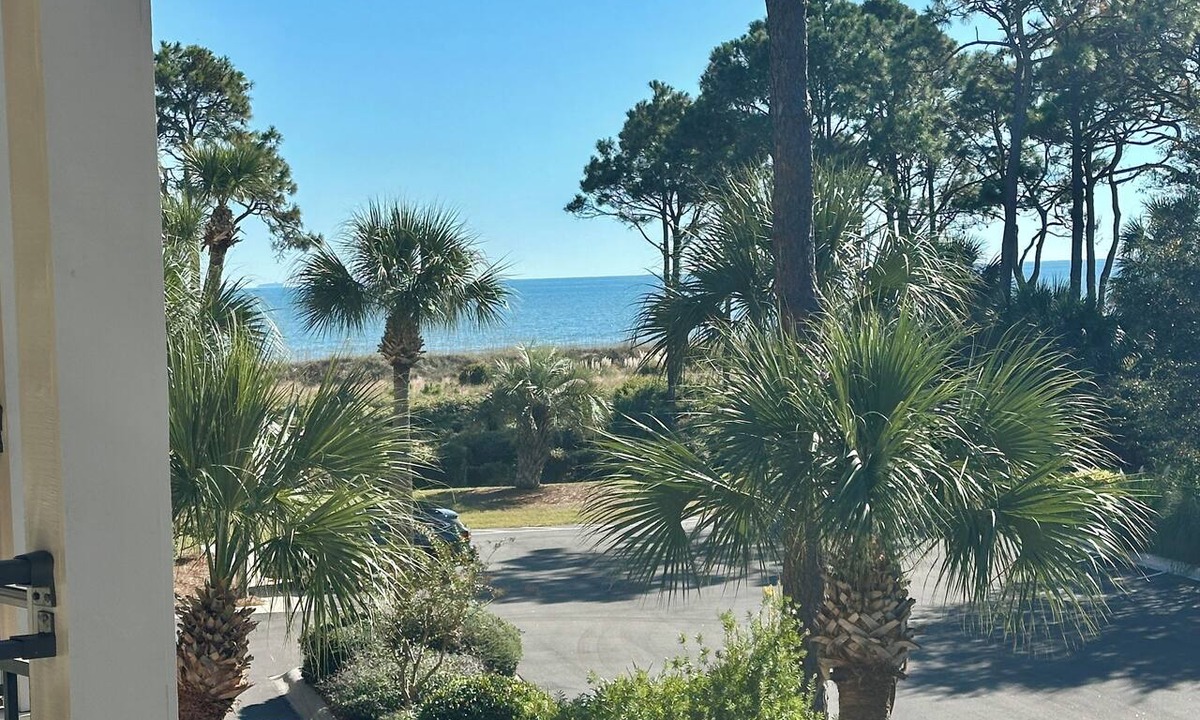 Hilton Head Island Condo | Sandy Feet Retreat-New Shower-Bikes Incl-Oceanview