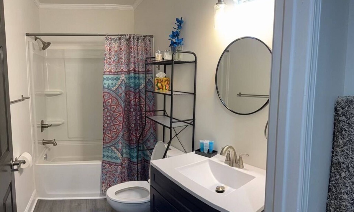 Rockingham House | Sarah's House Rare-Gem! Charming 3-bedroom house in Central Rockingham with AC