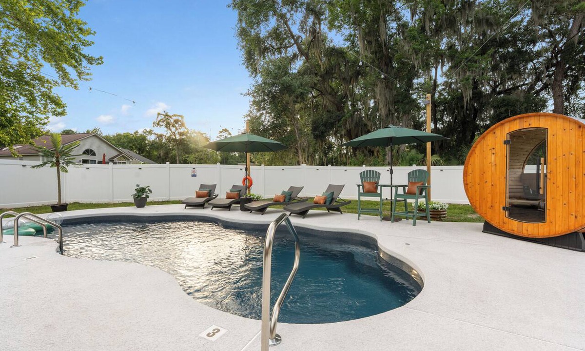 Whitemarsh Island House | SAUNA Pool Giant Chess Islands Home Mother in Law Suite Fully Fenced