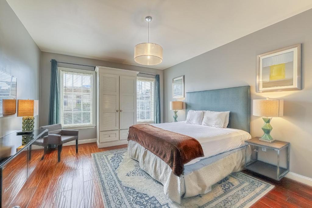 Old West Broad Neighborhood House | Savannah Lez Frederick: Gallery