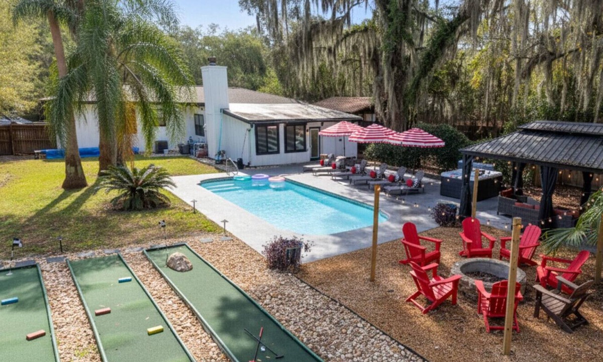 Savannah House | Savannah Lux -Htd Pool, Ht Tub, Mini Golf, Firepit