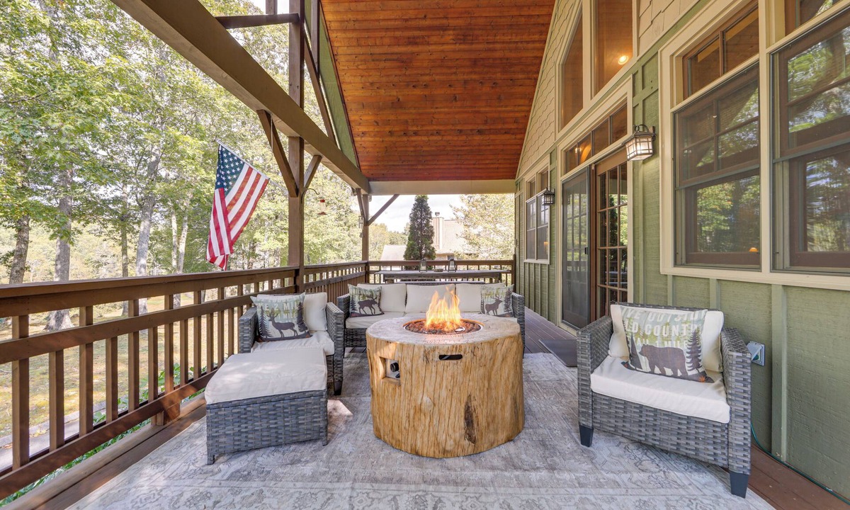Cullowhee House | Scenic Mtn & Fairway Views: Cozy Cashiers Getaway