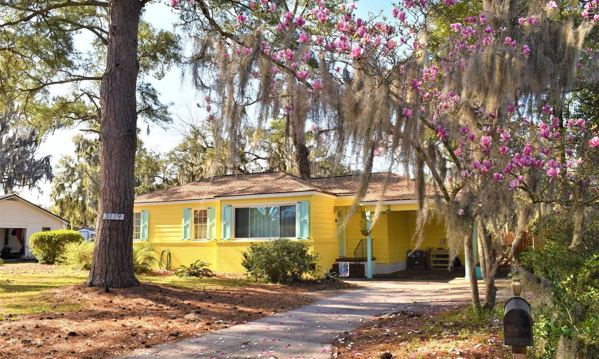 Thunderbolt Cottage | Screened Patio, Fenced Yard, & Pet Friendly!