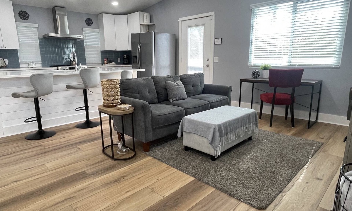 Allendale Terrace Apartment | Sea Glass Cottage - Charming Apartment Minutes to Downtown St Pete