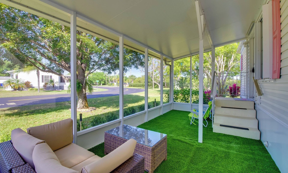 Sebastian Cottage | Sebastien Cottage w/Screened Porch, 5 Mi to Beach