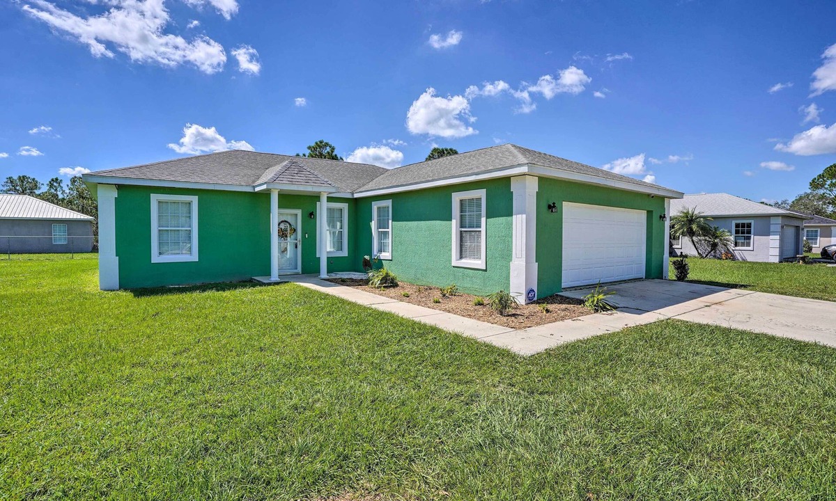Sebring House | Sebring Gem: Close to Golf & Raceway
