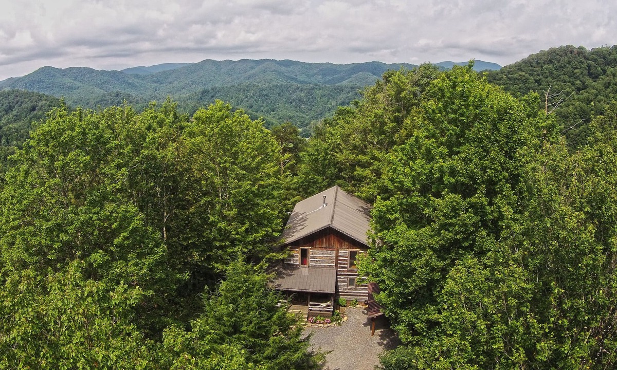 Hot Springs House | Secluded 16-Acre Mountain Retreat w/3 Cabins Perfect for Groups & Gatherings