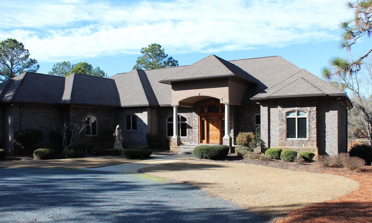 Southern Pines House | Secluded 22 ac with 6,500 sq ft home 4 BR/ 5 BA pool, deck 2 ½ ac pond, kid area