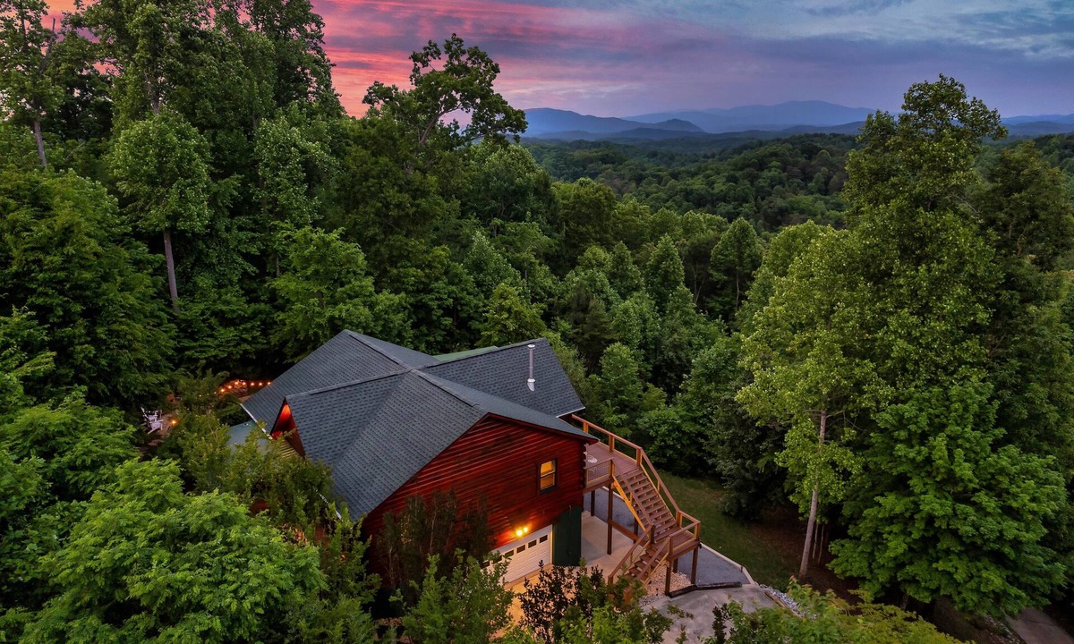 Vonore Cabin | Secluded Cozy Cabin on 6 Acres w/Amazing Views!
