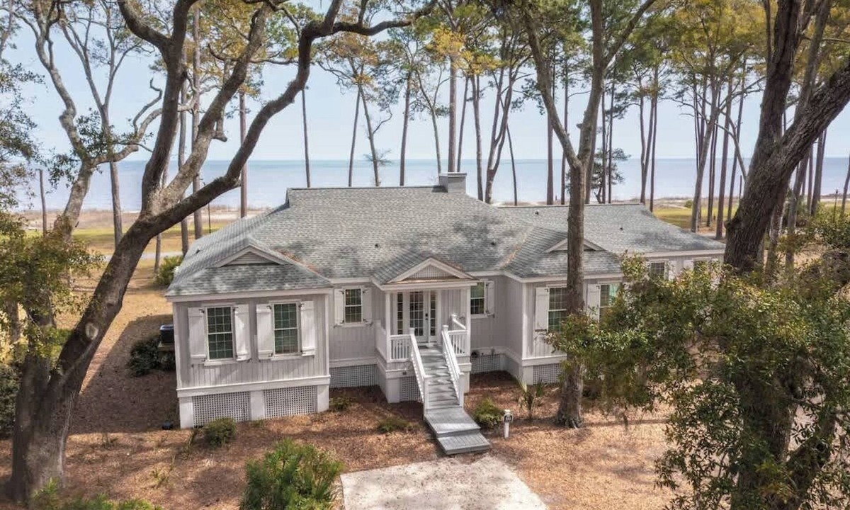 Melrose on the Beach House | Secret Beach Cottage-Oceanfront with golf cart
