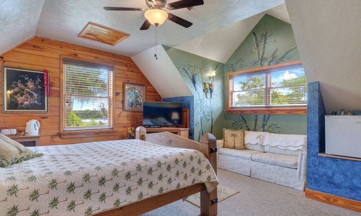 Lake Helen House | Serene Lakefront Room with Private Bath & Scenic Views in Lake Helen, Florida