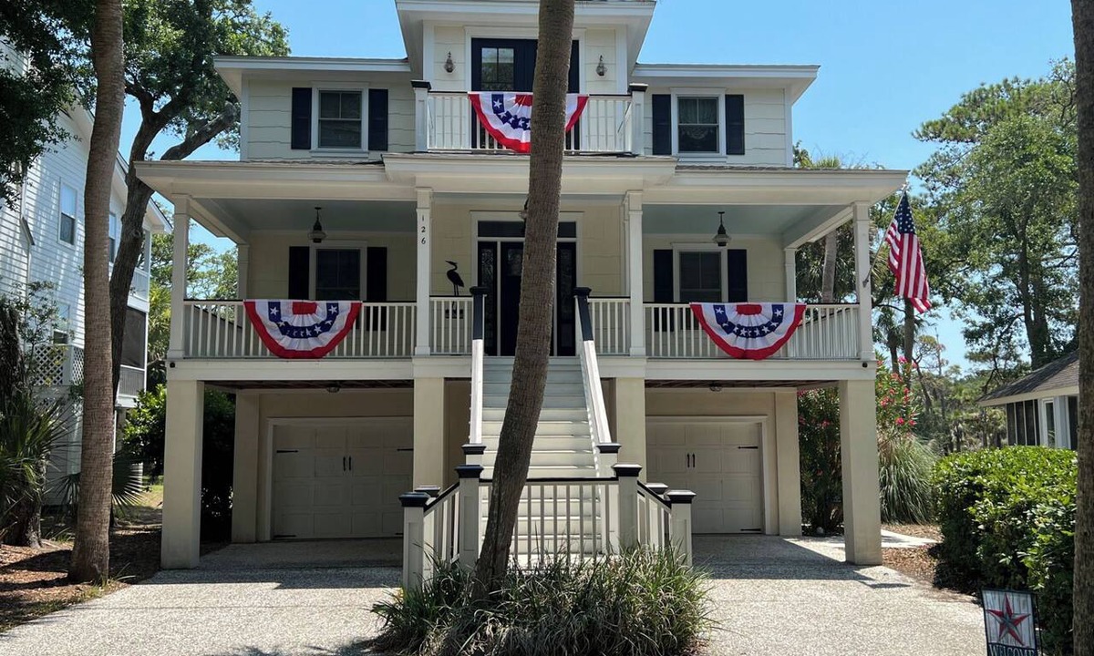 Blue Heron Lake House | Serene Lakeside Retreat, Golf Cart Included, 126 Sea Otter Lane