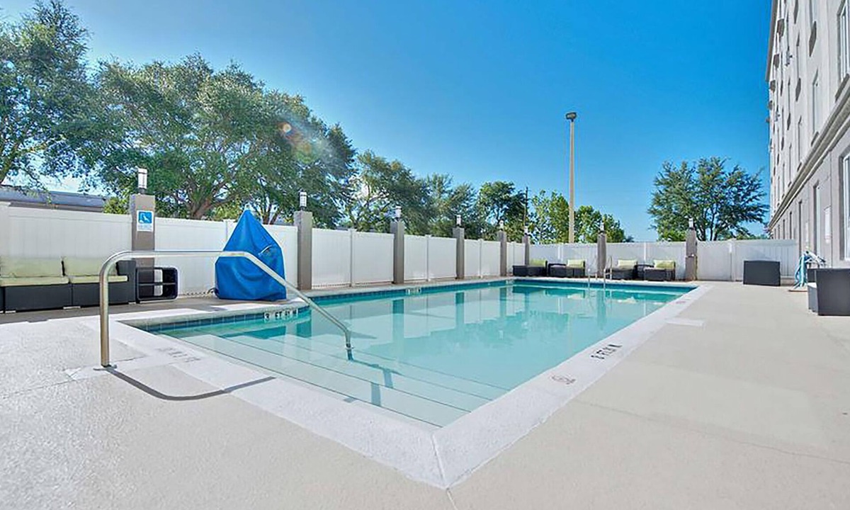 Orlando Hotel | Serene Room w/Pool Access – Orlando Gem | Easy Access to Theme Parks