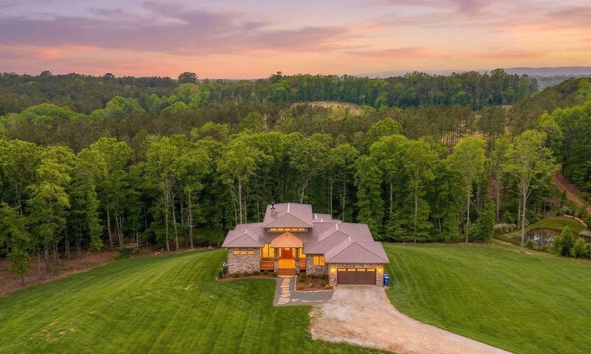 West Union House | Serene SC Getaway | Firepit | Sleeps 8