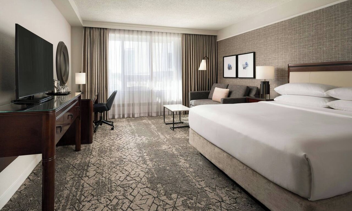 Saskatoon Downtown Hotel | Sheraton Cavalier Saskatoon Hotel