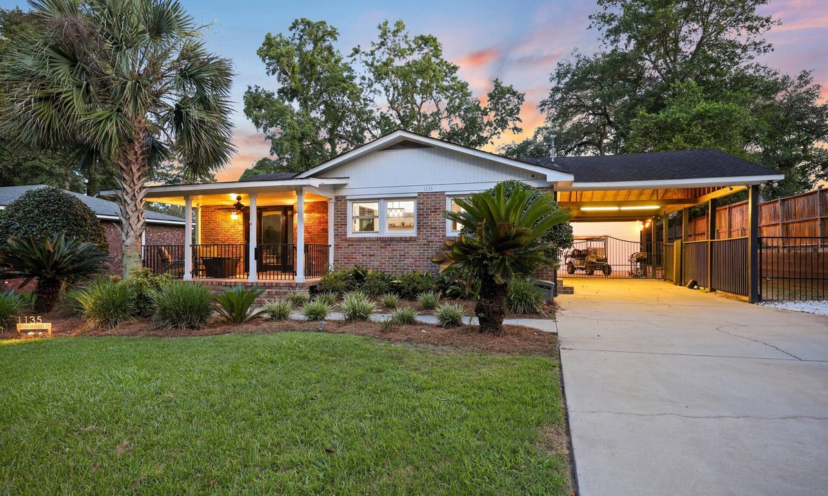 North Charleston House | Sherwood Chic - Stylish Modern Home + Park Circle
