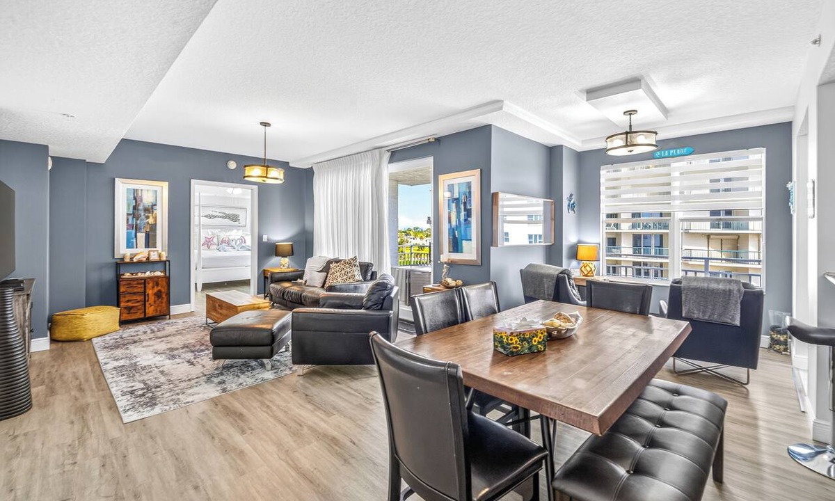 Schulte Park Condo | Side Ocean View - Opus #402