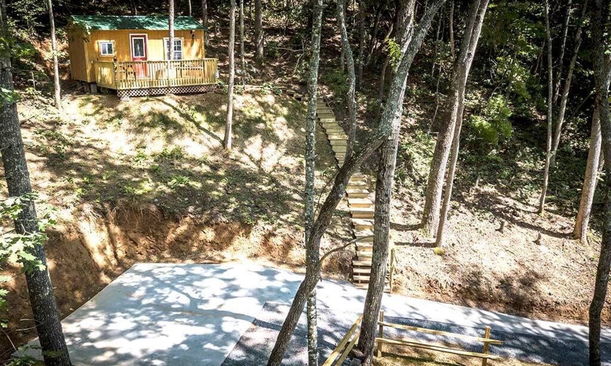 Robbinsville Hotel | Simple Life Cabins and Campground