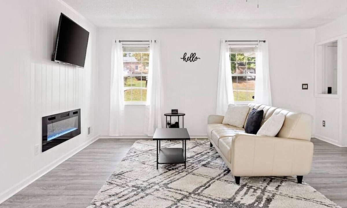 St. Andrews House | Sleek & Stylish 3BR | Pet Friendly | Sleeps 6